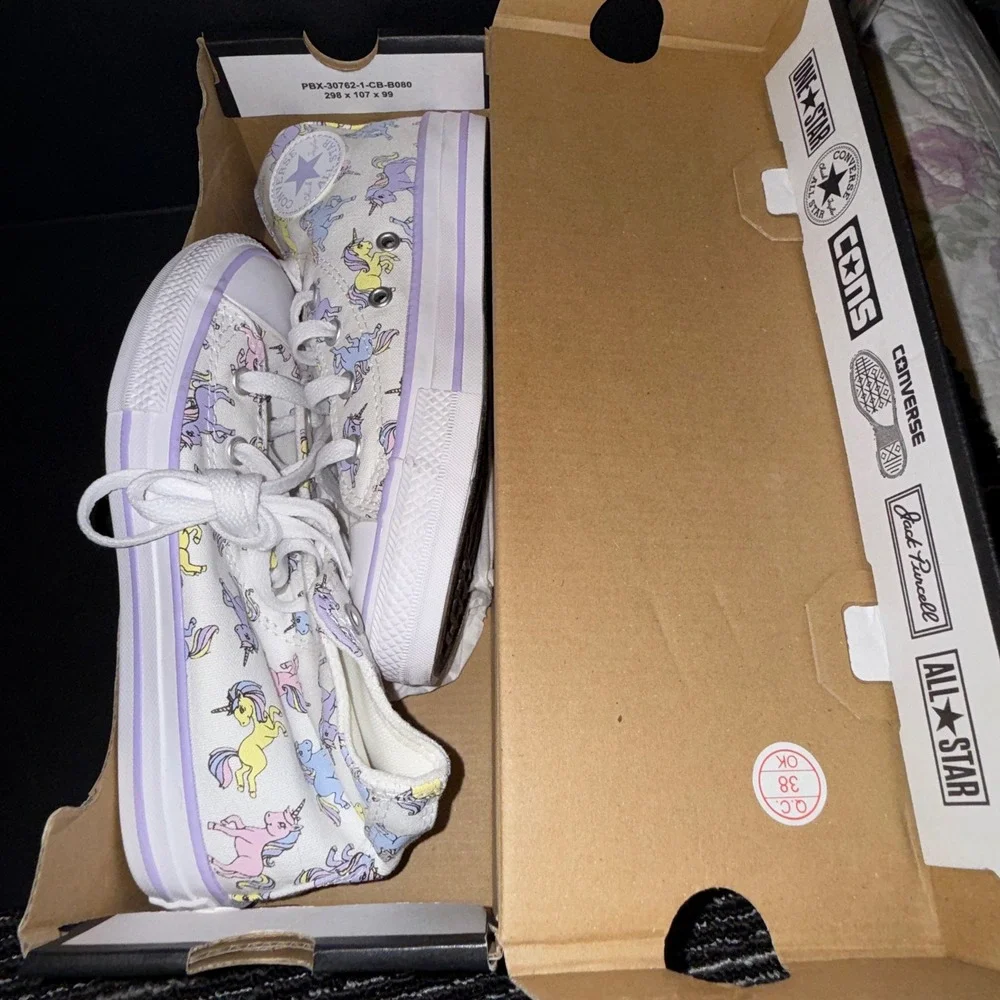 Converse CTAS Hi Kids Size 1.5 White Moonstone Violet New Unicorn